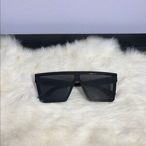 Stylish Black Oversized Sunglasses